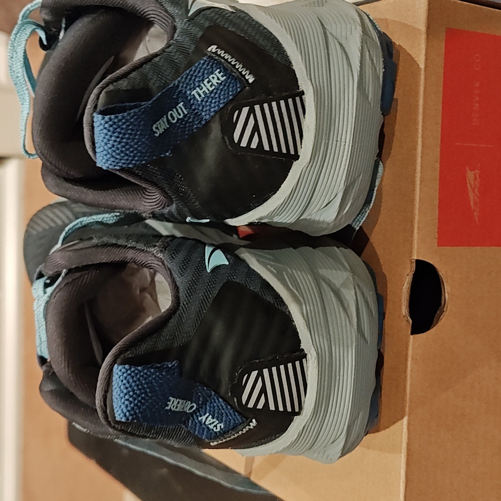 Altra experience Wild Size 8.5  Black/Lt Blue-barely Worn - Picture 4 of 12